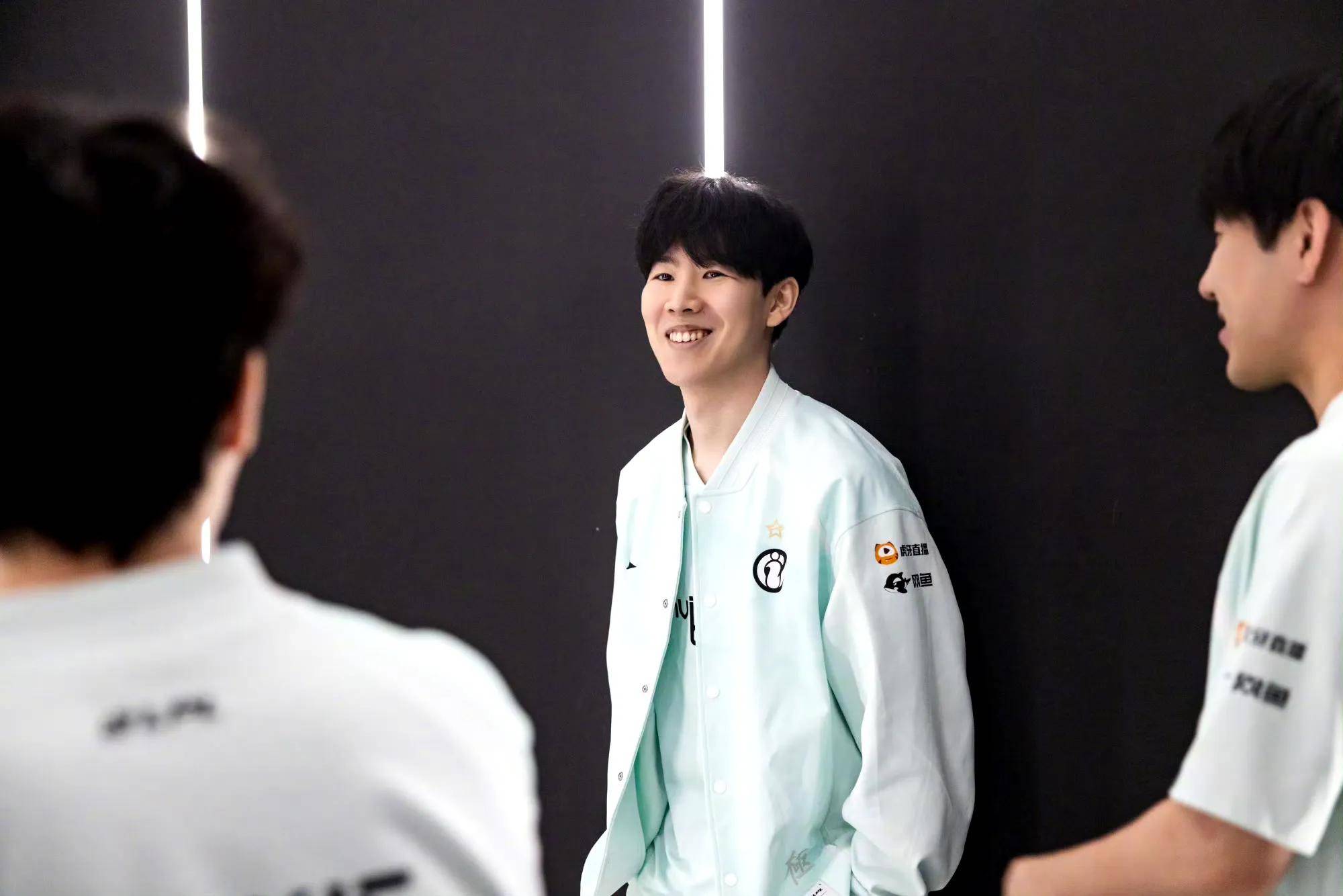 他用行动证 他用行动证