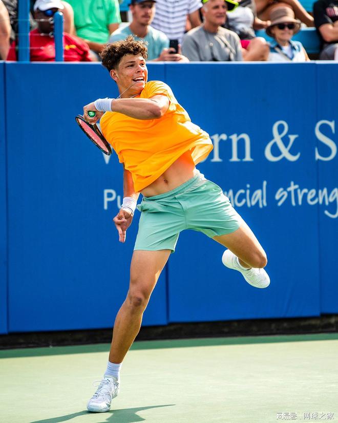 是球队锋线 是球队锋线